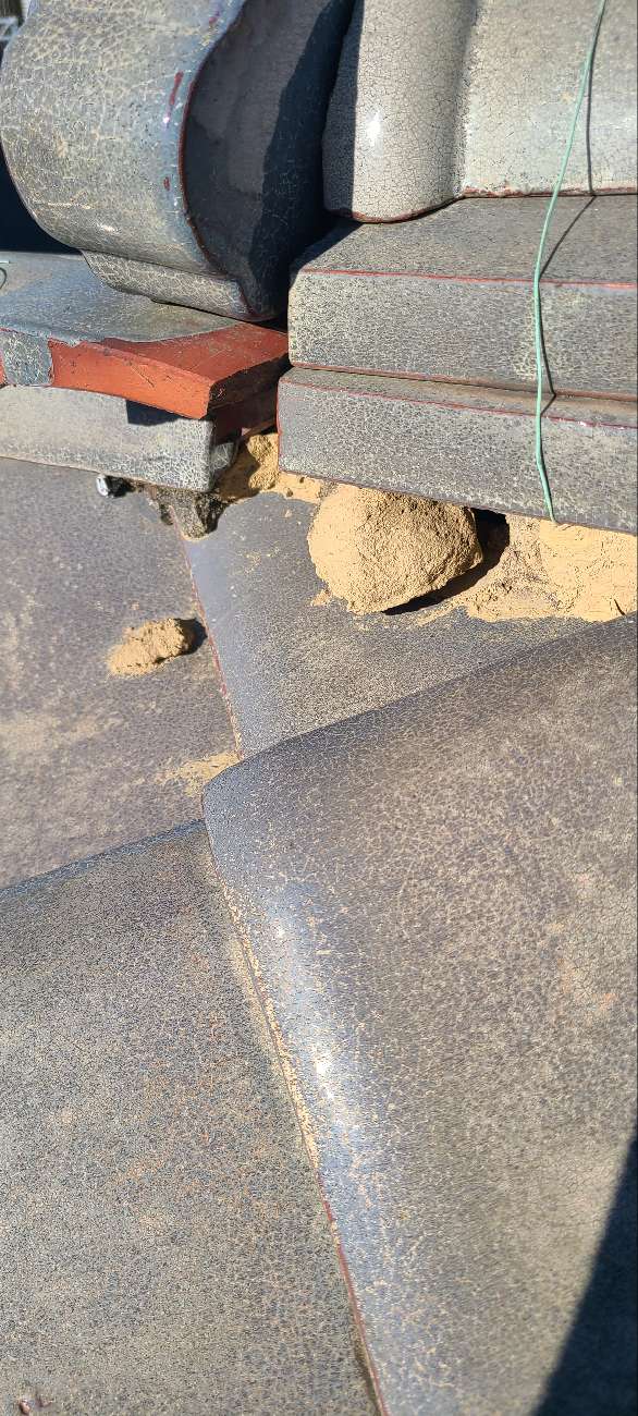 【三郷市・屋根点検】漆喰の剥がれは危険信号！ドローンで見つかった屋根の補修ポイント