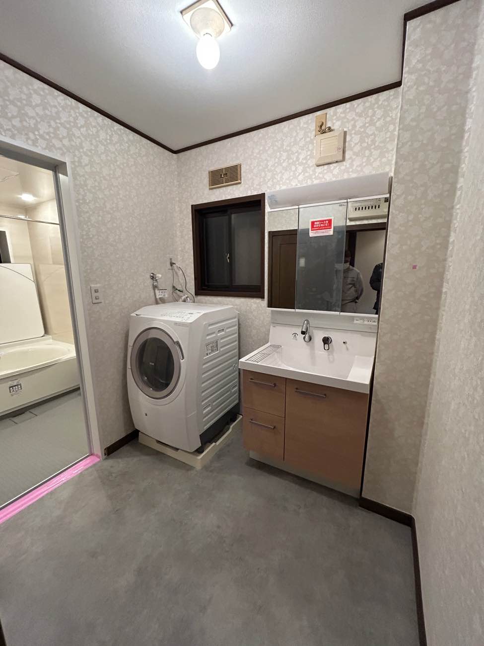 【埼玉県草加市】F様邸：洗面化粧台交換・内装全面リフォーム 配管移設でレイアウトを最適化。LIXIL ピアラ