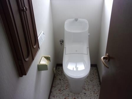 【埼玉県吉川市】M様邸トイレ交換工事(2台)が完了しました。LIXIL アメージュZA 画像