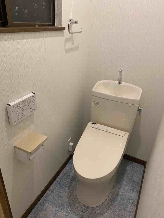【埼玉県三郷市】T様邸トイレ交換工事を行いました。TOTO ピュアレストQR 画像