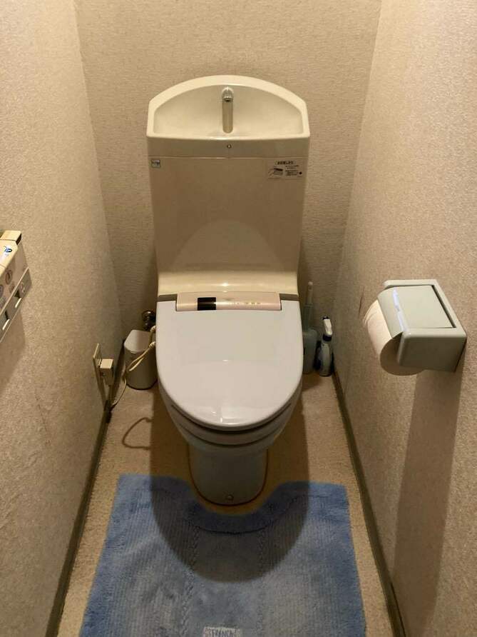 【埼玉県三郷市】O様邸トイレ交換工事が始まります。リクシル アメージュZ 画像