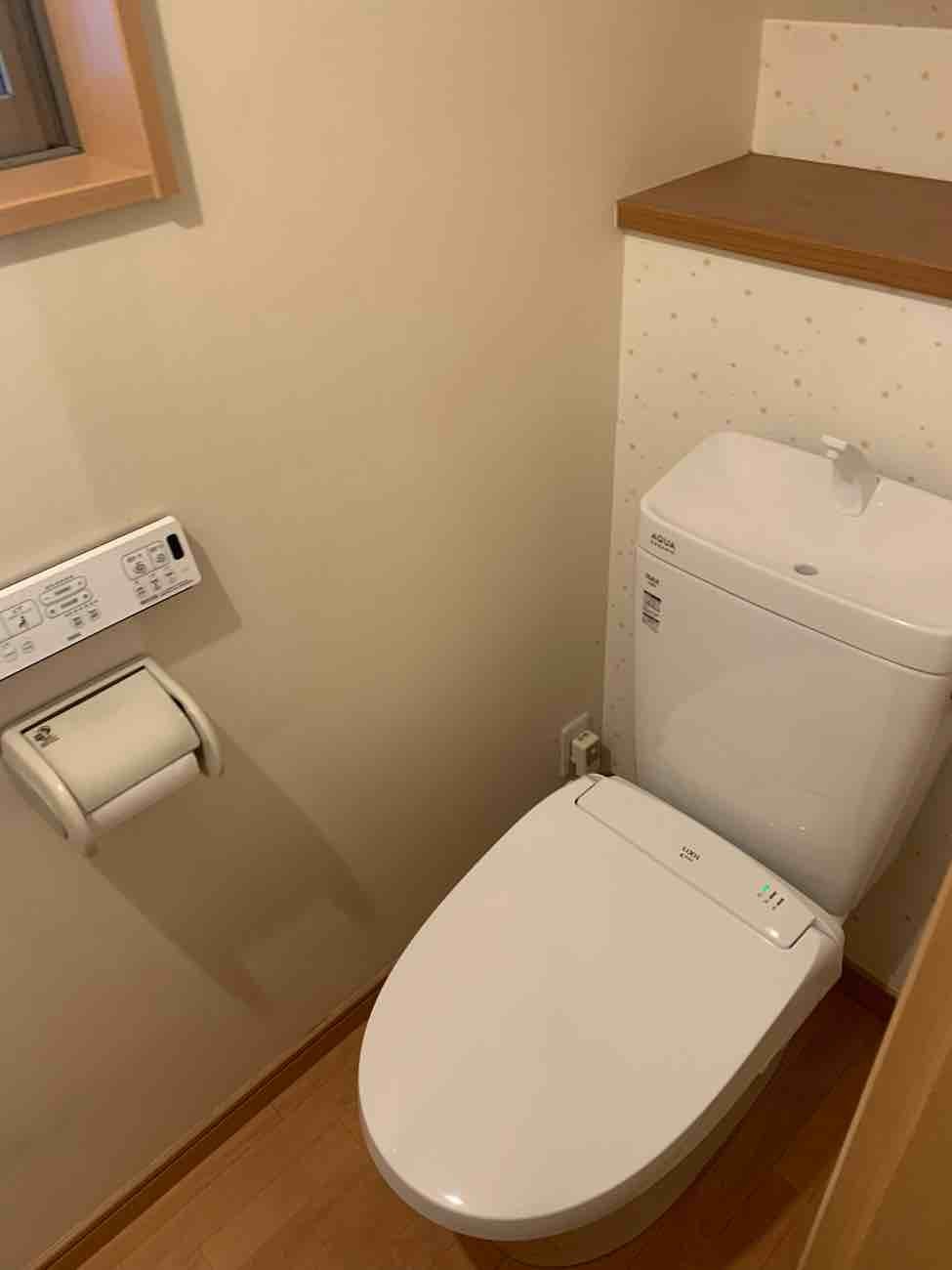 【埼玉県吉川市】T様邸トイレ交換工事が始まります。リクシル アメージュZ 画像