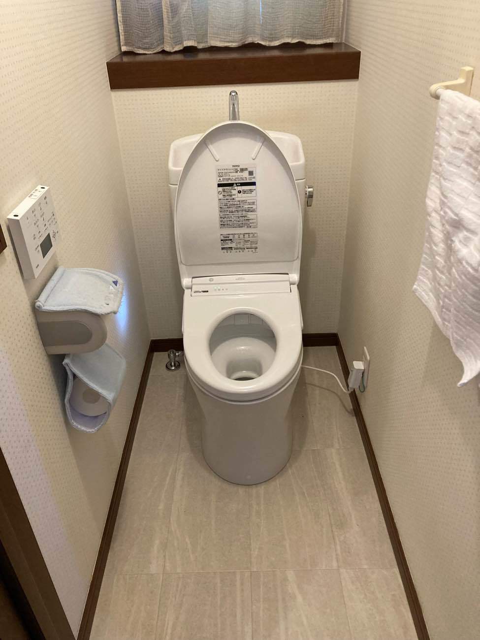 【埼玉県越谷市】K様邸トイレ交換工事が完了しました。TOTO ピュアレストQR 画像