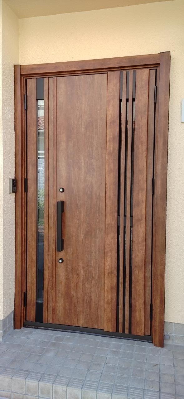 【埼玉県三郷市】N様邸玄関ドア交換工事が完了しました。リクシル リシェント 画像