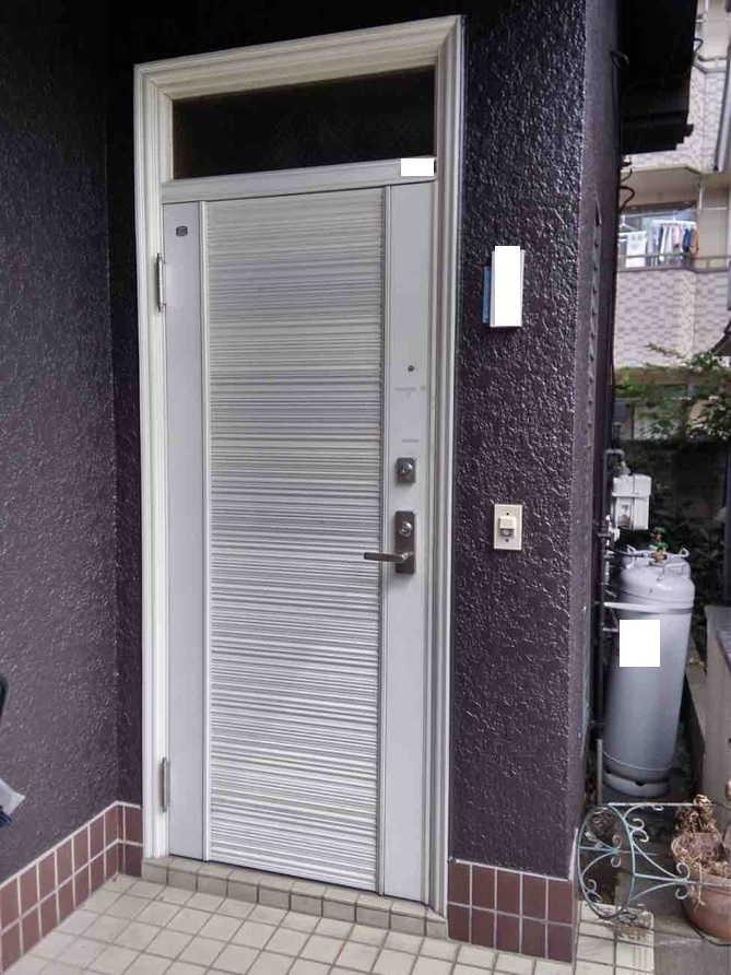 【東京都葛飾区】N様邸玄関ドア交換工事が始まります。リクシル リシェント 画像