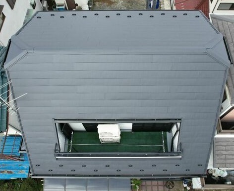 【埼玉県三郷市】K様邸屋根カバー工事が完了しました。横暖ルーフS 画像