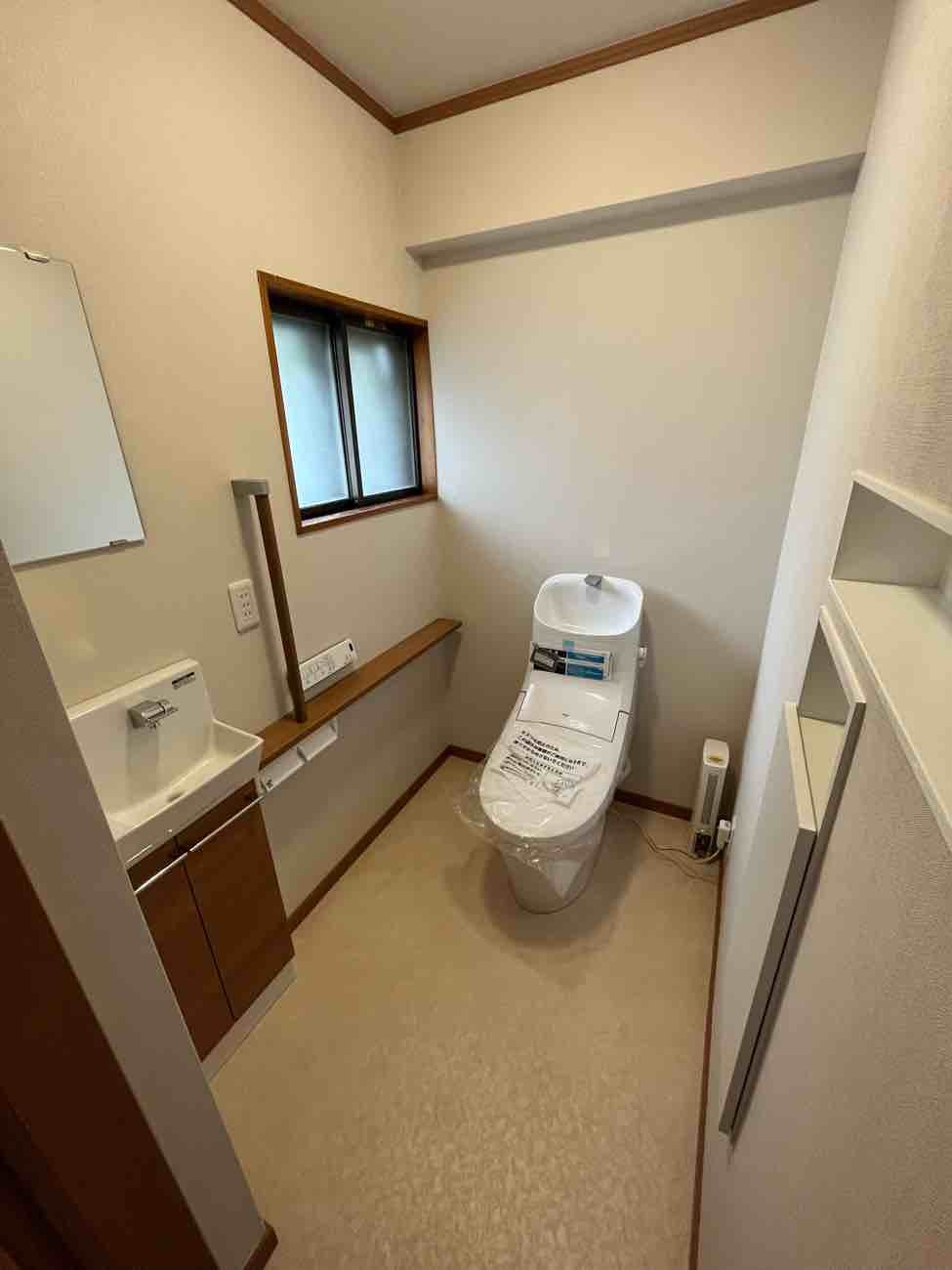 【埼玉県三郷市】C様邸トイレ改修工事が完了しました。リクシル アメージュZA 画像