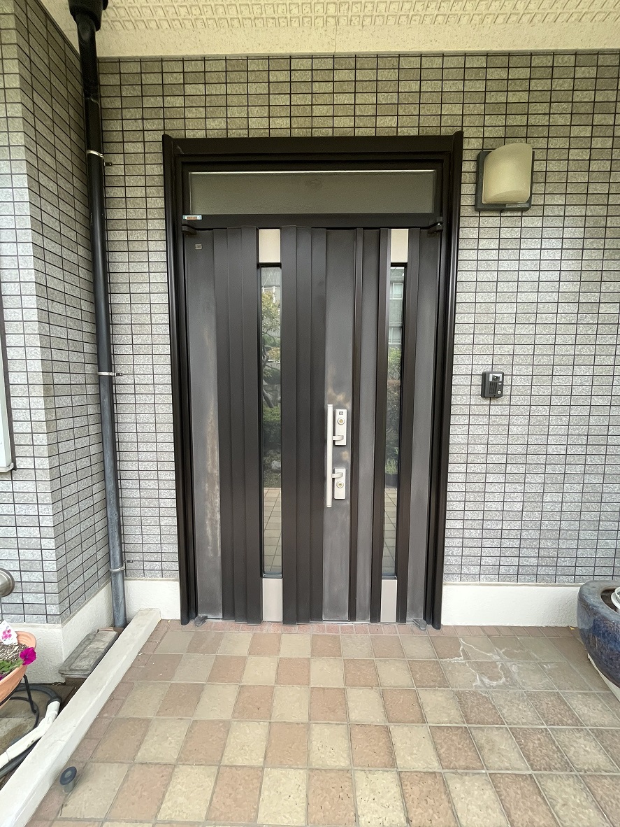 【東京都足立区】F様邸玄関ドア交換工事が始まります。リクシル リシェント 画像