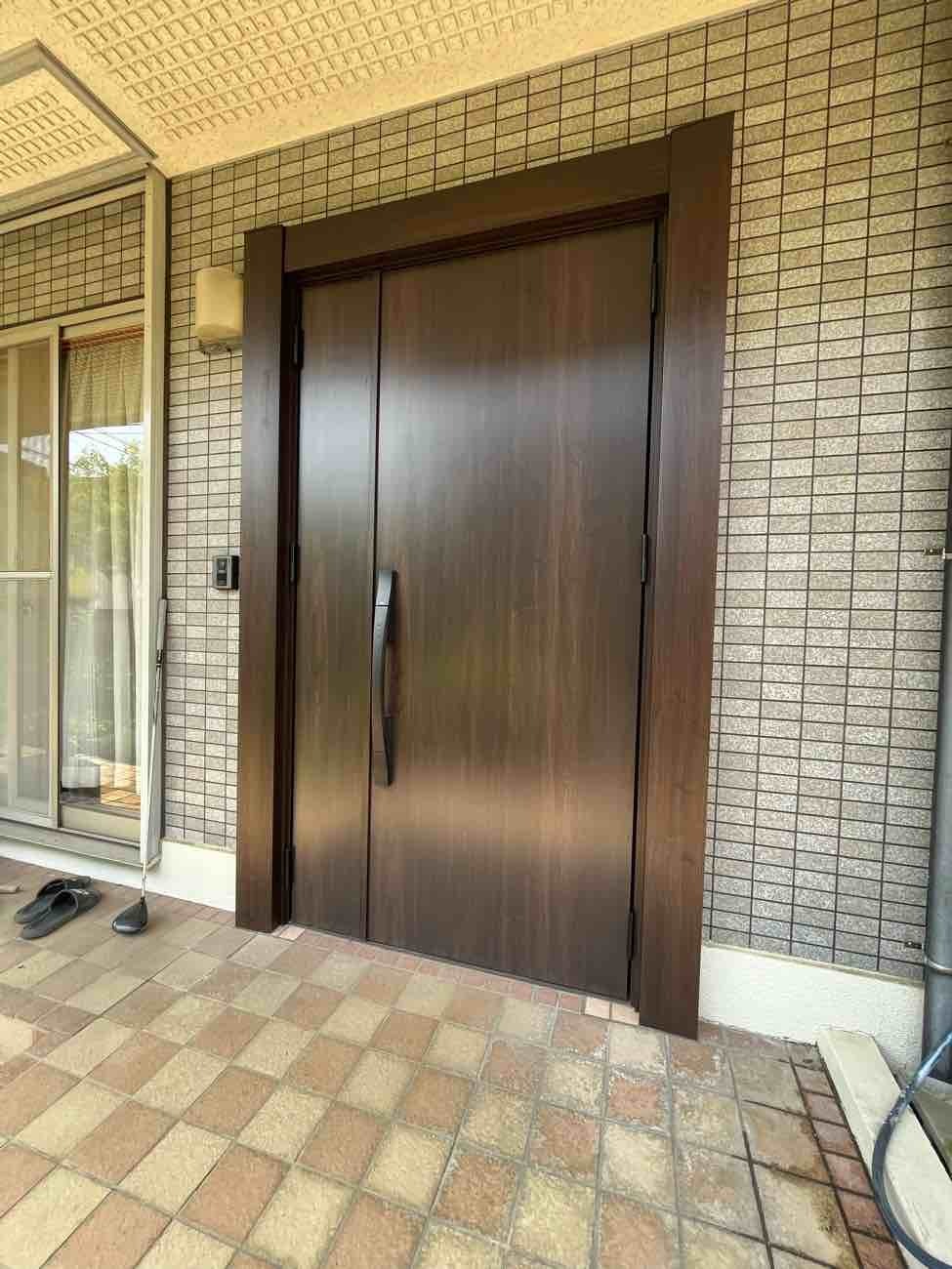 【東京都足立区】F様邸玄関ドア交換工事が完了しました。LIXILリシェント 左勝手 画像