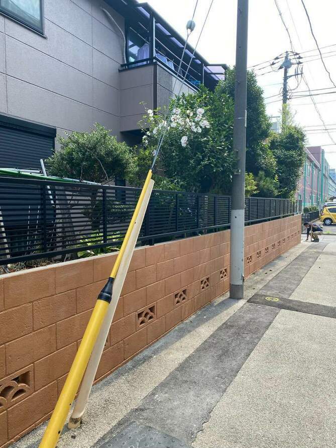 【東京都足立区】Y様邸ブロック一部解体フェンス設置工事が完了しました。フェンス設置 YKK シンプルレオ 画像