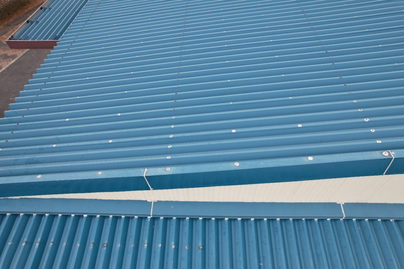 【埼玉県三郷市】E様倉庫は屋根無料ドローン点検を行いました。 画像