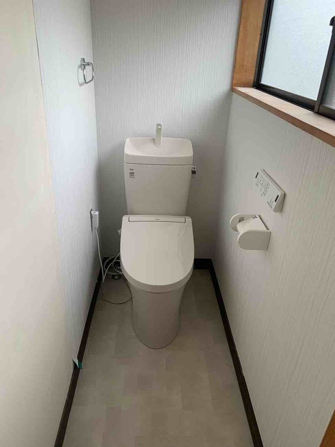 【埼玉県吉川市】I様邸トイレ交換工事が完了しました。リクシル アメージュZ 画像