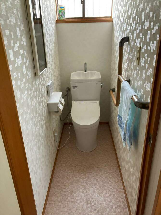 【埼玉県三郷市】M様邸トイレ交換工事が完了しました。TOTO ピュアレストQR 画像