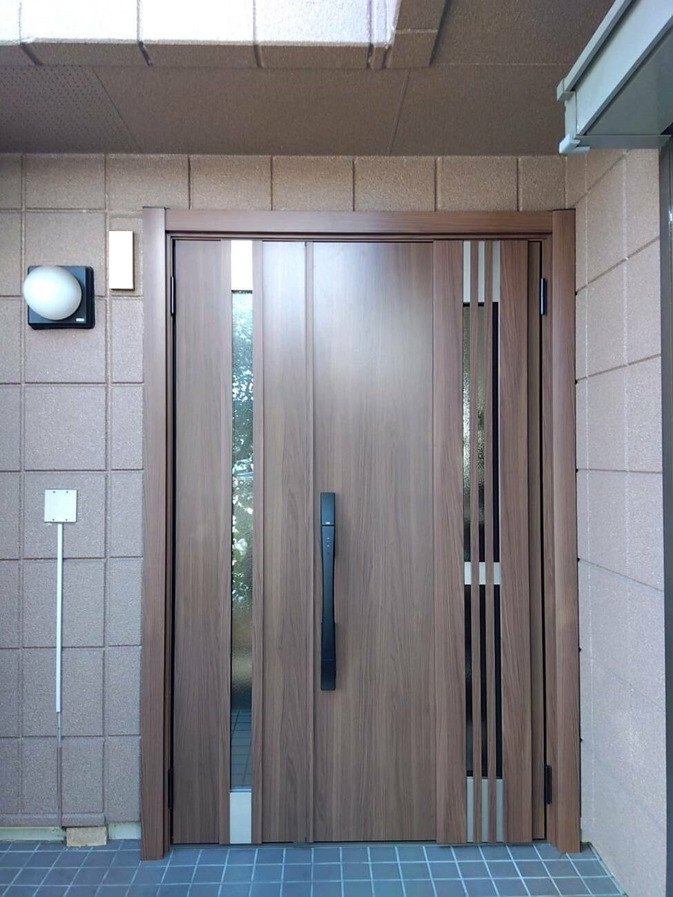 【埼玉県三郷市】I様邸玄関ドア交換工事が完了しました。リクシル リシェントドア3 画像