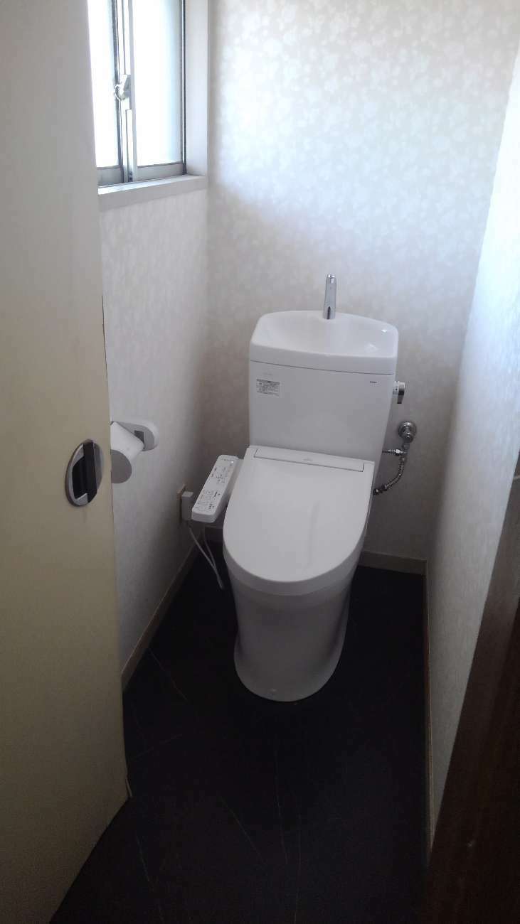 【埼玉県吉川市】S様邸トイレ交換工事が完了しました。TOTO ピュアレストQR 画像