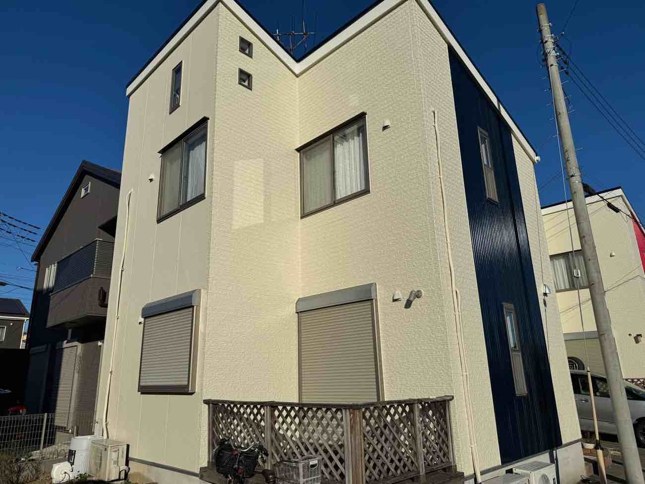 【埼玉県三郷市】M様貸家外壁屋根塗装工事が完了しました。ロックペイント ハイパービルロックセラ 画像