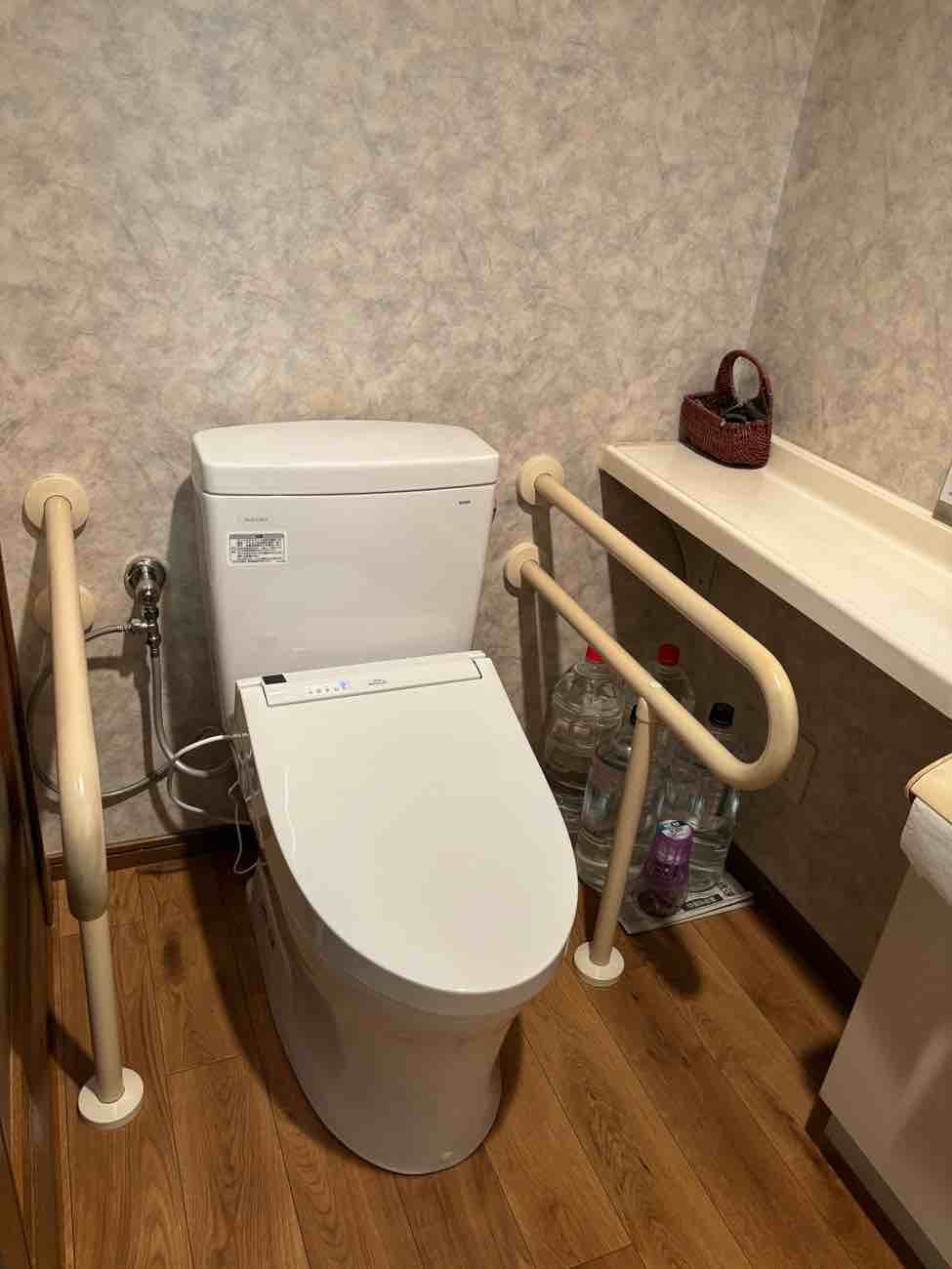 【東京都足立区】H様マンショントイレ交換工事が完了しました。TOTOピュアレストQR 画像