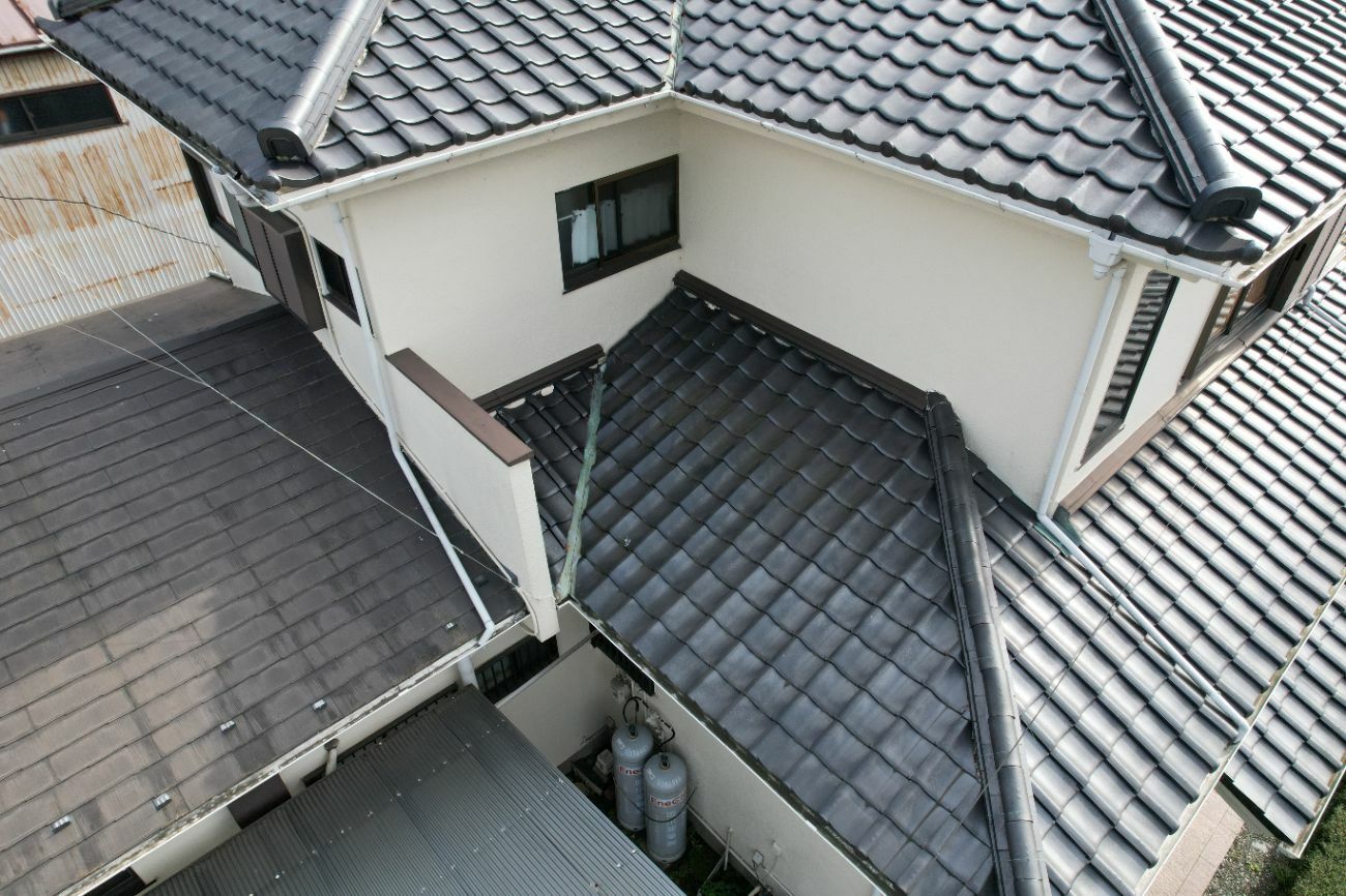 【埼玉県三郷市】M様邸雨漏れ補修工事が完了しました。瓦屋根補強 水返し板金施工 画像