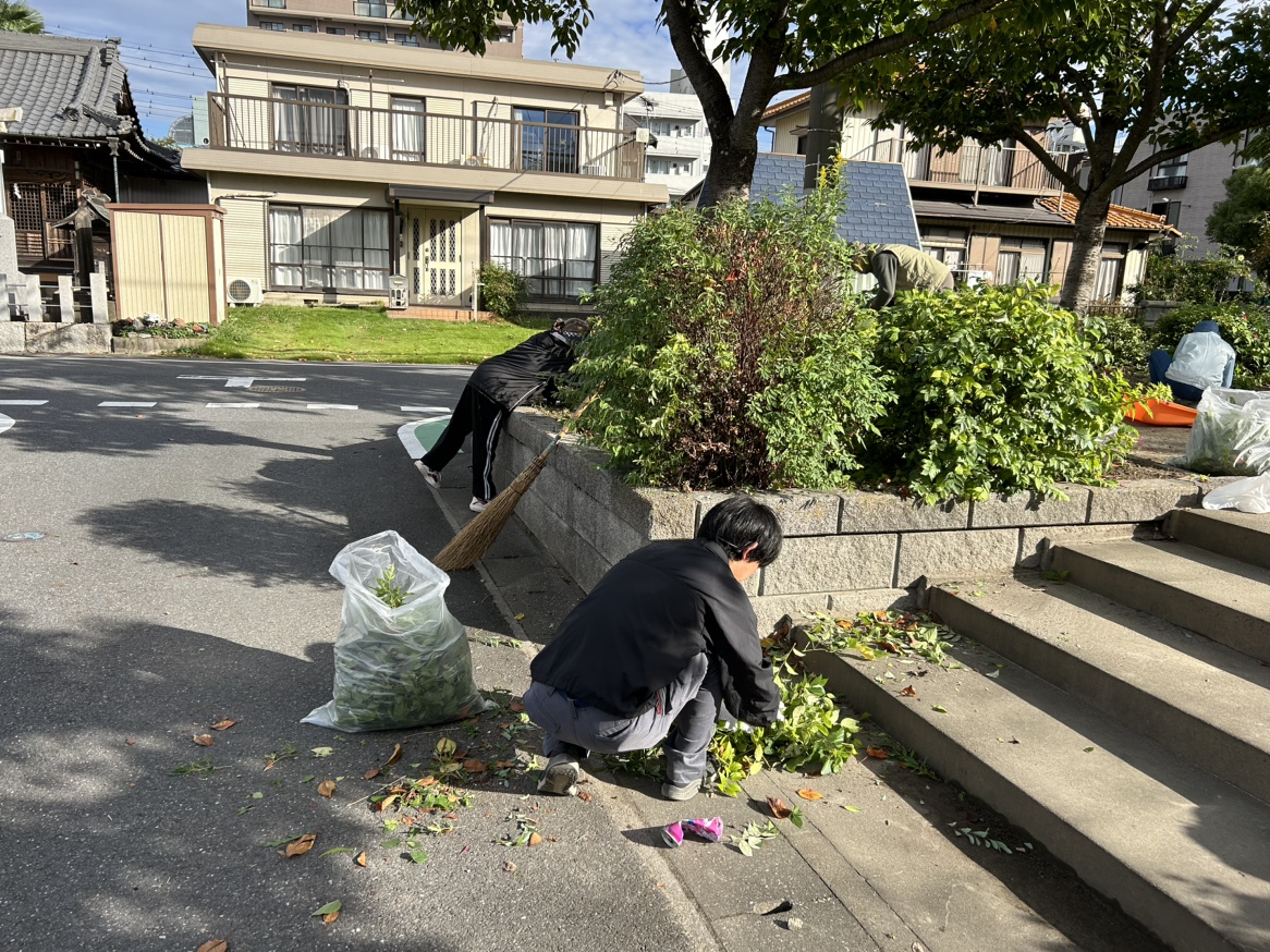 【埼玉県吉川市】木売第二公園の清掃活動を行いました。 画像