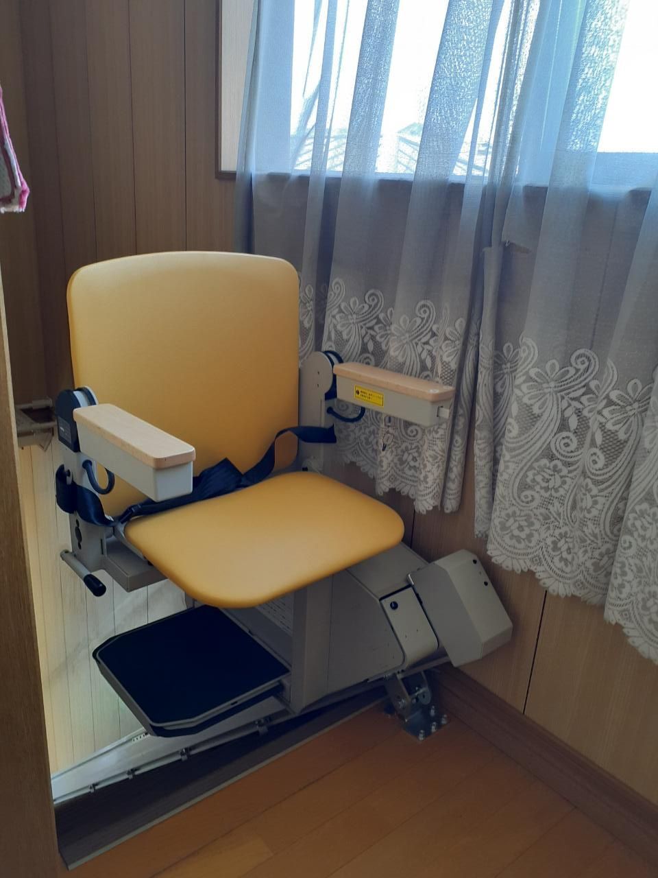 【埼玉県三郷市】S様邸昇降機設置工事 屋内直線用 いす式階段昇降機タスカル 画像