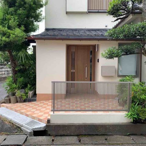 【埼玉県三郷市】T様邸玄関タイル工事が完了しました。 アイキャッチ画像