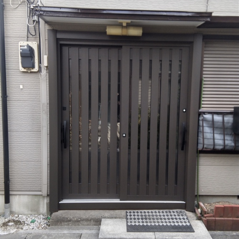 【埼玉県三郷市】Y様邸玄関ドア交換工事が完了しました。リクシル 引戸リシェント アイキャッチ画像