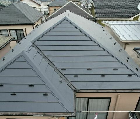 【埼玉県草加市】I様邸屋根ガルバリウム鋼板カバー工事が完了しました。 アイキャッチ画像