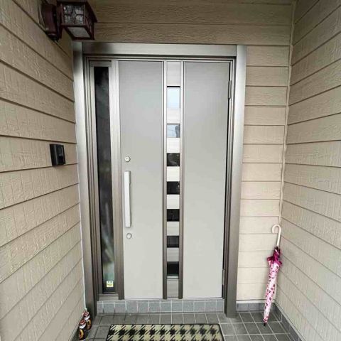 【埼玉県三郷市】K様邸玄関ドア交換工事が完了しまいた。リクシル リシェント アイキャッチ画像