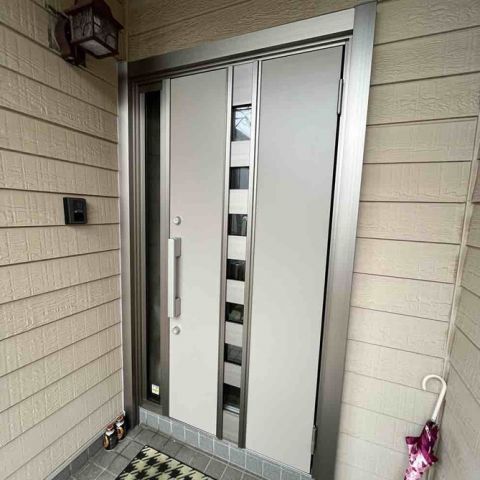 【埼玉県三郷市】K様邸玄関ドア交換工事が完了しました。LIXIL リシェント アイキャッチ画像