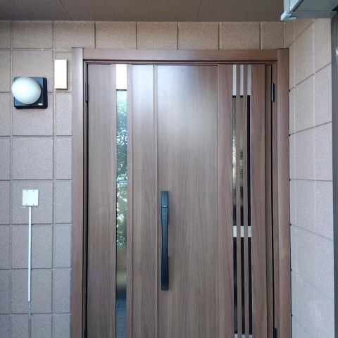 【埼玉県三郷市】I様邸玄関ドア交換工事が完了しました。リクシル リシェントドア3 アイキャッチ画像