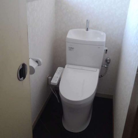 【埼玉県吉川市】S様邸トイレ交換工事が完了しました。TOTO ピュアレストQR アイキャッチ画像