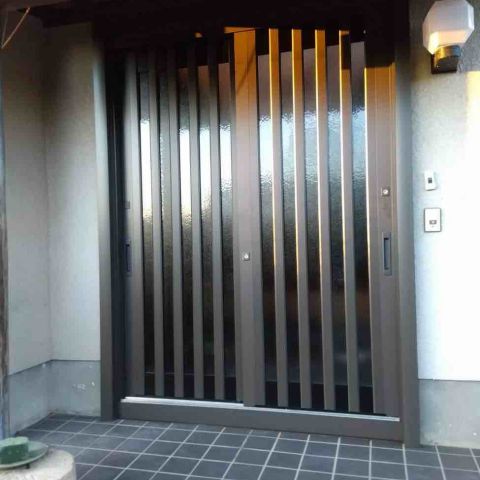 【埼玉県三郷市】T様邸玄関ドア交換工事が完了しました。省エネ 断熱リフォーム リクシル リシェント アイキャッチ画像