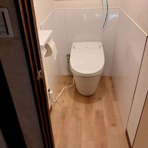 【埼玉県三郷市】A様邸トイレ交換工事が完了しました。LIXILサティスS アイキャッチ画像