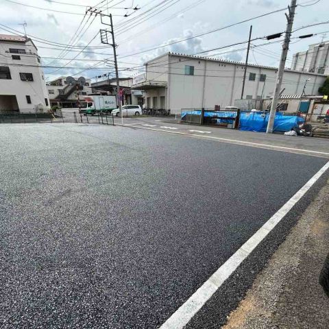 【東京都足立区】Y様駐車場造成アスファルト工事が完了しました。 アイキャッチ画像