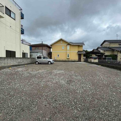 【埼玉県三郷市】K様砂利敷き駐車場造成工事が完了しました。 アイキャッチ画像