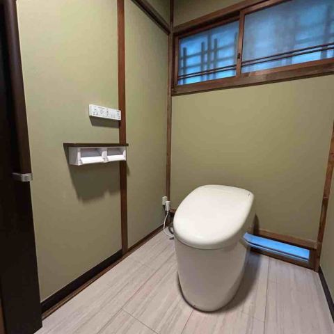 【埼玉県三郷市】古い和室トイレ交換・内装改修リノベーション工事 和洋折衷なトイレ空間 TOTOネオレスト アイキャッチ画像