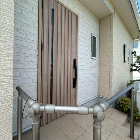 【埼玉県三郷市】N様邸玄関ドア交換工事が完了しました。 アイキャッチ画像