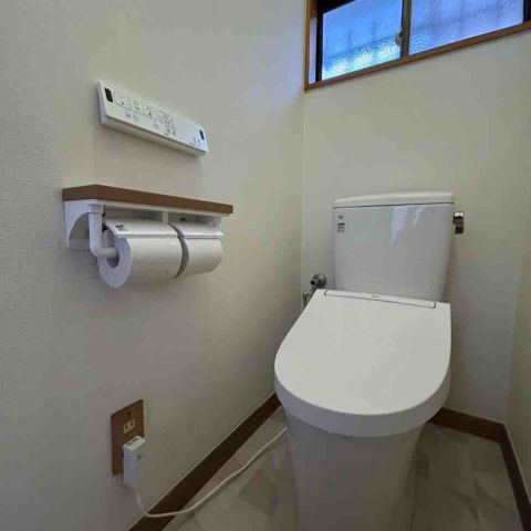 【埼玉県越谷市】N様邸トイレ交換工事が完了しました。LIXIL アメージュ アイキャッチ画像