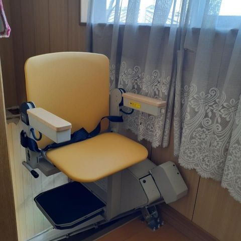 【埼玉県三郷市】S様邸昇降機設置工事 屋内直線用 いす式階段昇降機タスカル アイキャッチ画像